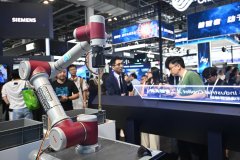 从首发首展球落地 